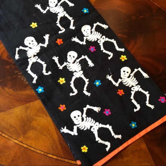 NWT Fall Halloween Embroidered Skeleton Black Table Runner - Picture 4 of 8